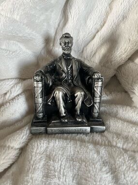 Vintage Mini Sunbeam Lincoln Statue Decorative Figurine in Silver